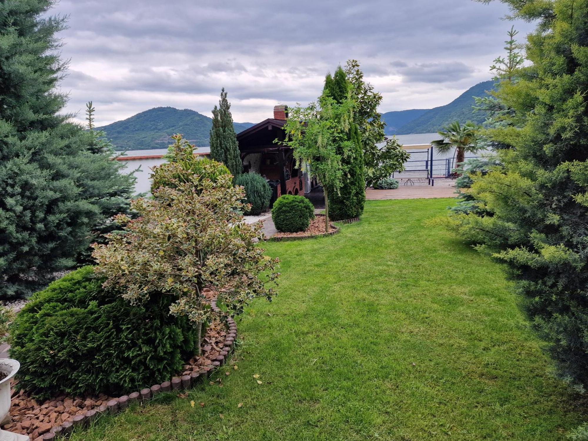 Готель Casa Andrei Оршова Екстер'єр фото
