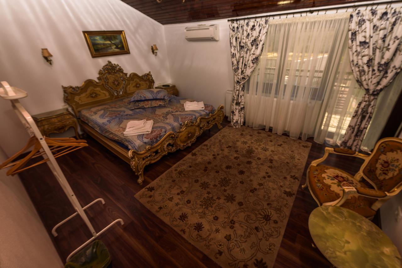 Готель Casa Andrei Оршова Екстер'єр фото