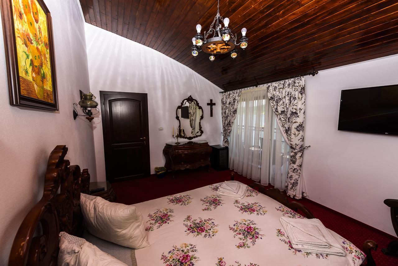 Готель Casa Andrei Оршова Екстер'єр фото