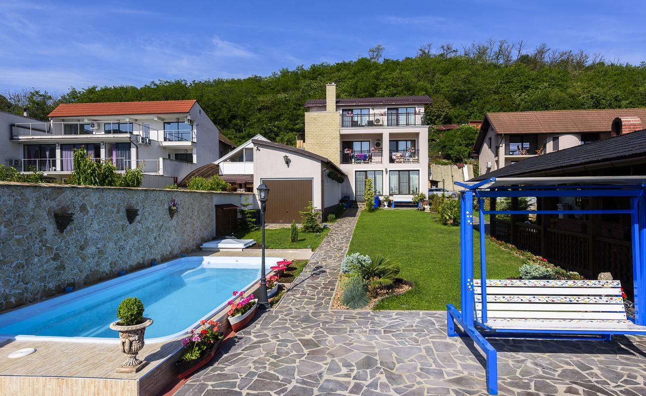 Готель Casa Andrei Оршова Екстер'єр фото