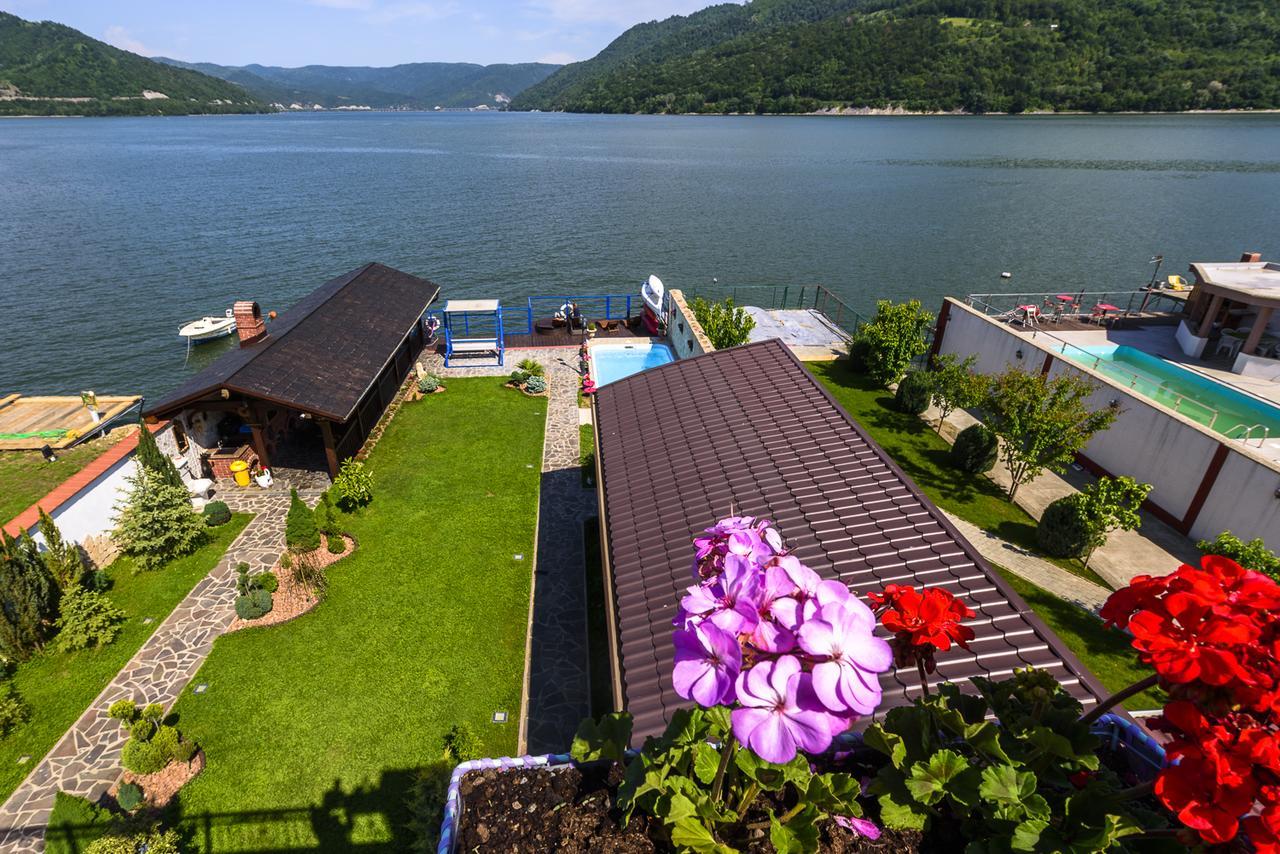 Готель Casa Andrei Оршова Екстер'єр фото
