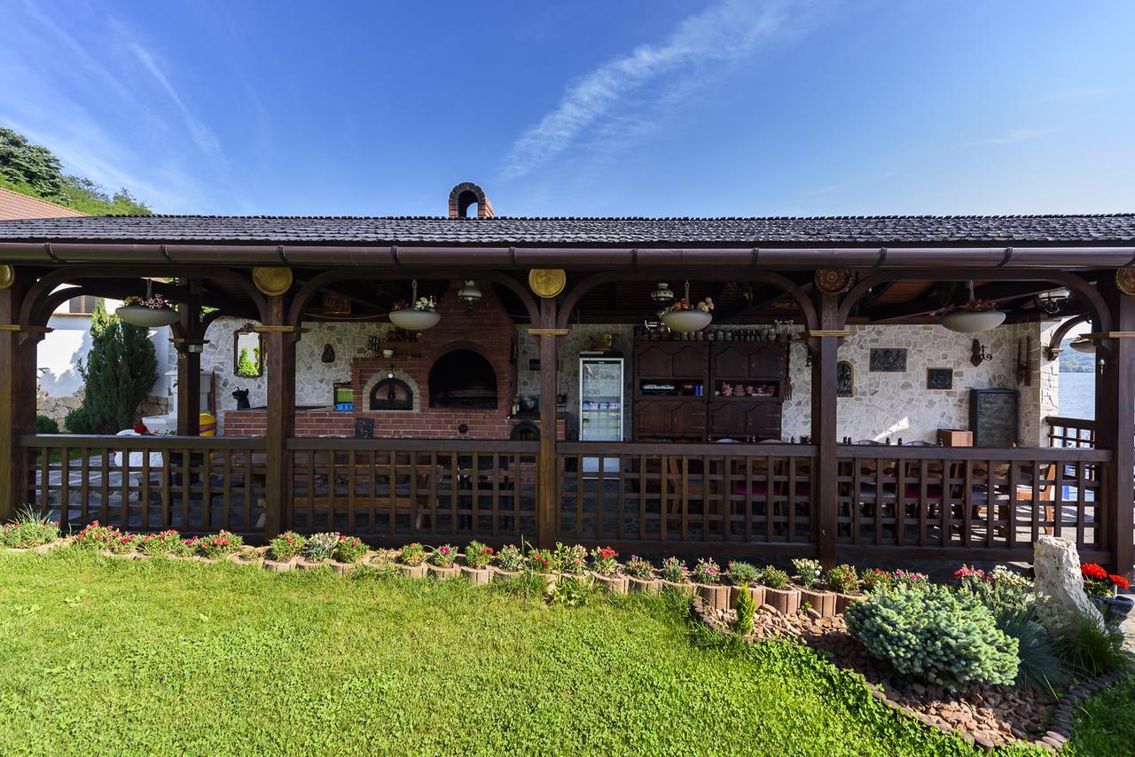 Готель Casa Andrei Оршова Екстер'єр фото