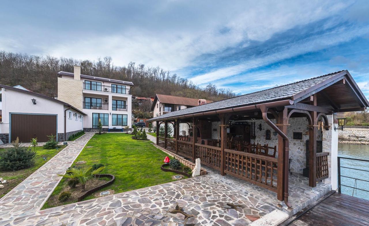 Готель Casa Andrei Оршова Екстер'єр фото
