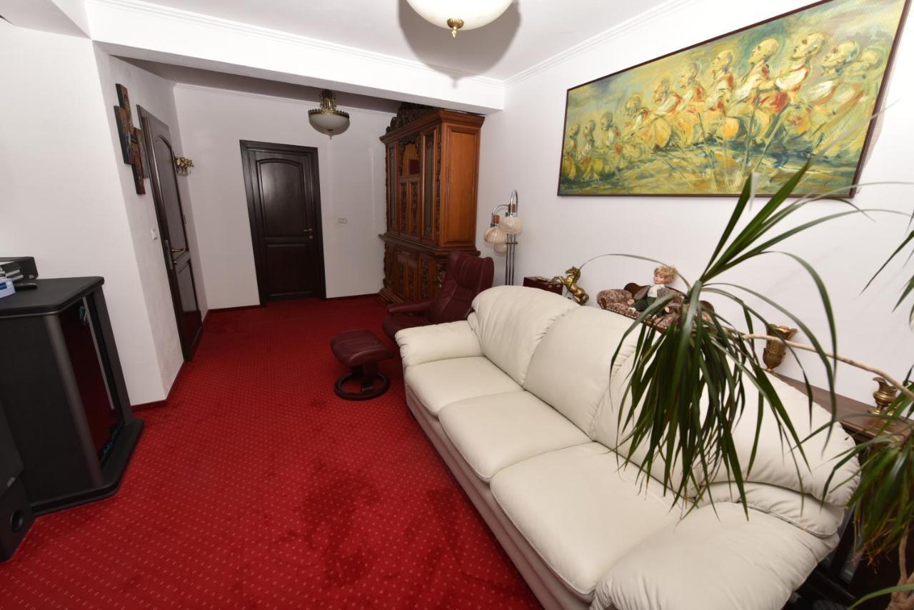 Готель Casa Andrei Оршова Екстер'єр фото