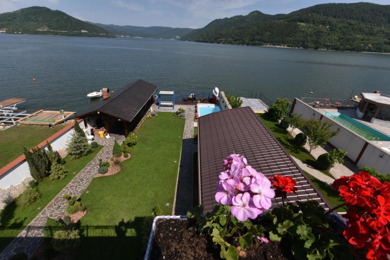 Готель Casa Andrei Оршова Екстер'єр фото