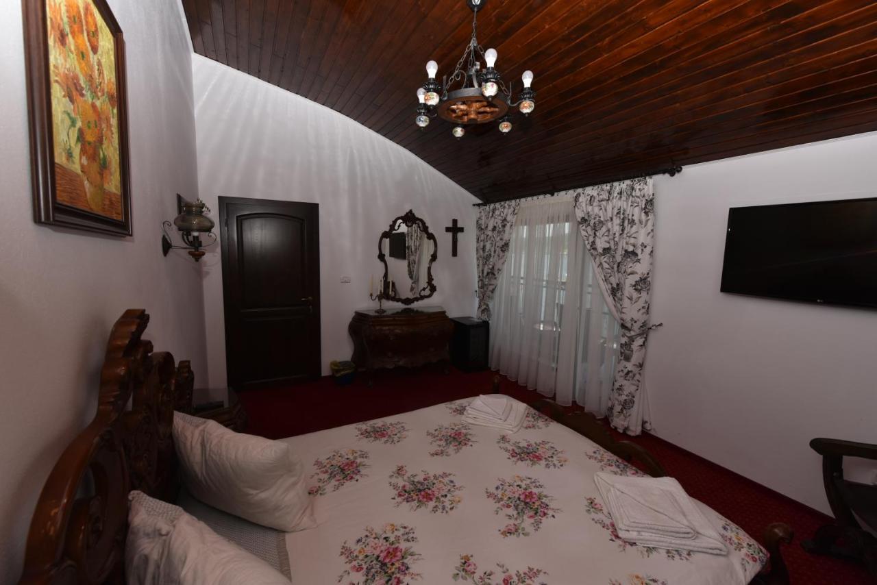 Готель Casa Andrei Оршова Екстер'єр фото