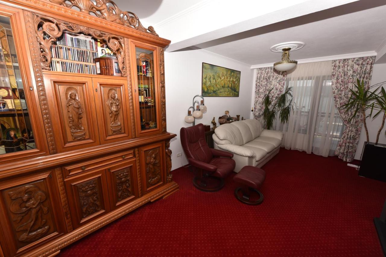 Готель Casa Andrei Оршова Екстер'єр фото